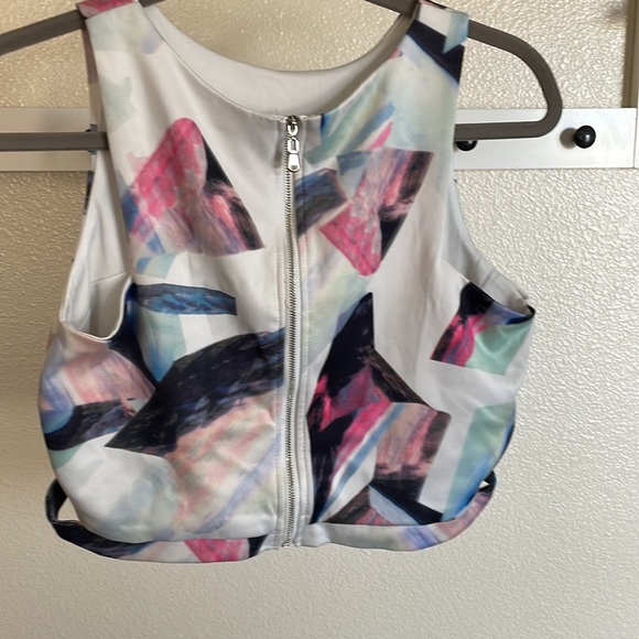 PDC New York sleeveless white, blue, pink pattern crop top (XL) - Picture 2 of 4